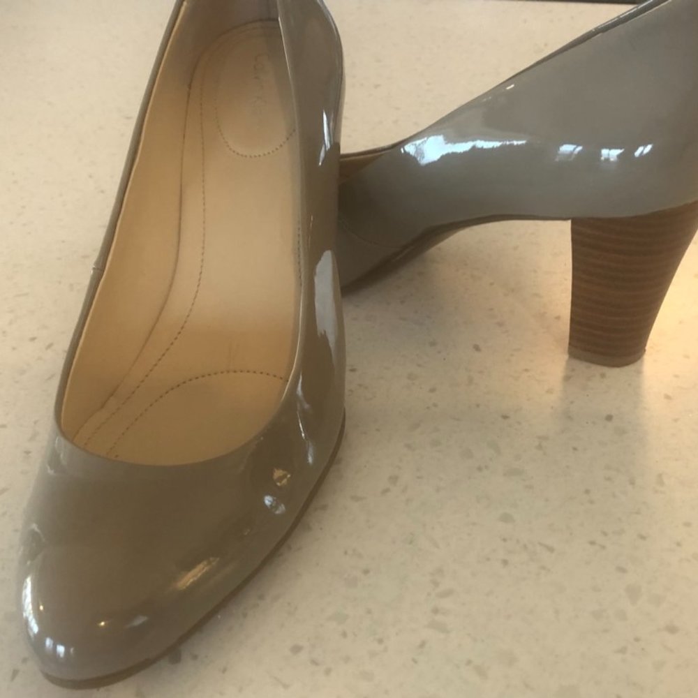 Calvin Klein Renni patent leather taupe pumps in a size10M